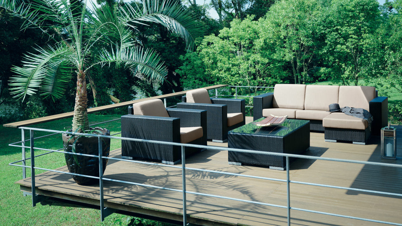 スクエアなフォルムに包まれて、ゆったりした時を過ごす。