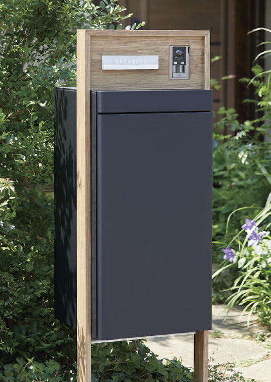 質感の高いブラックと柔らかな光で、奥行き感と彩りを演出