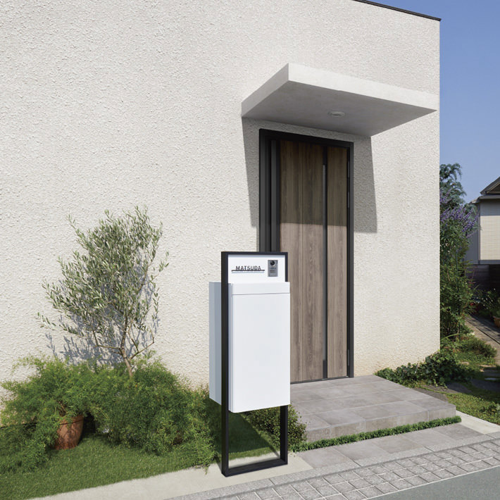 フラットな屋根がスクエアな住宅に似合う